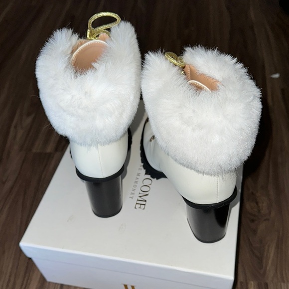 Things II Come Elegant White and Gold Women's Boots - Picture 3 of 5